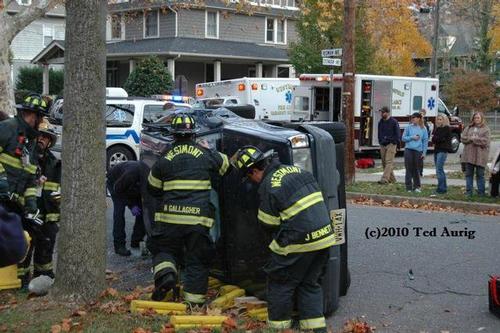 Redman Ave & Estaugh Ave, MVA Rescue, Haddonfield, 11/15/2010